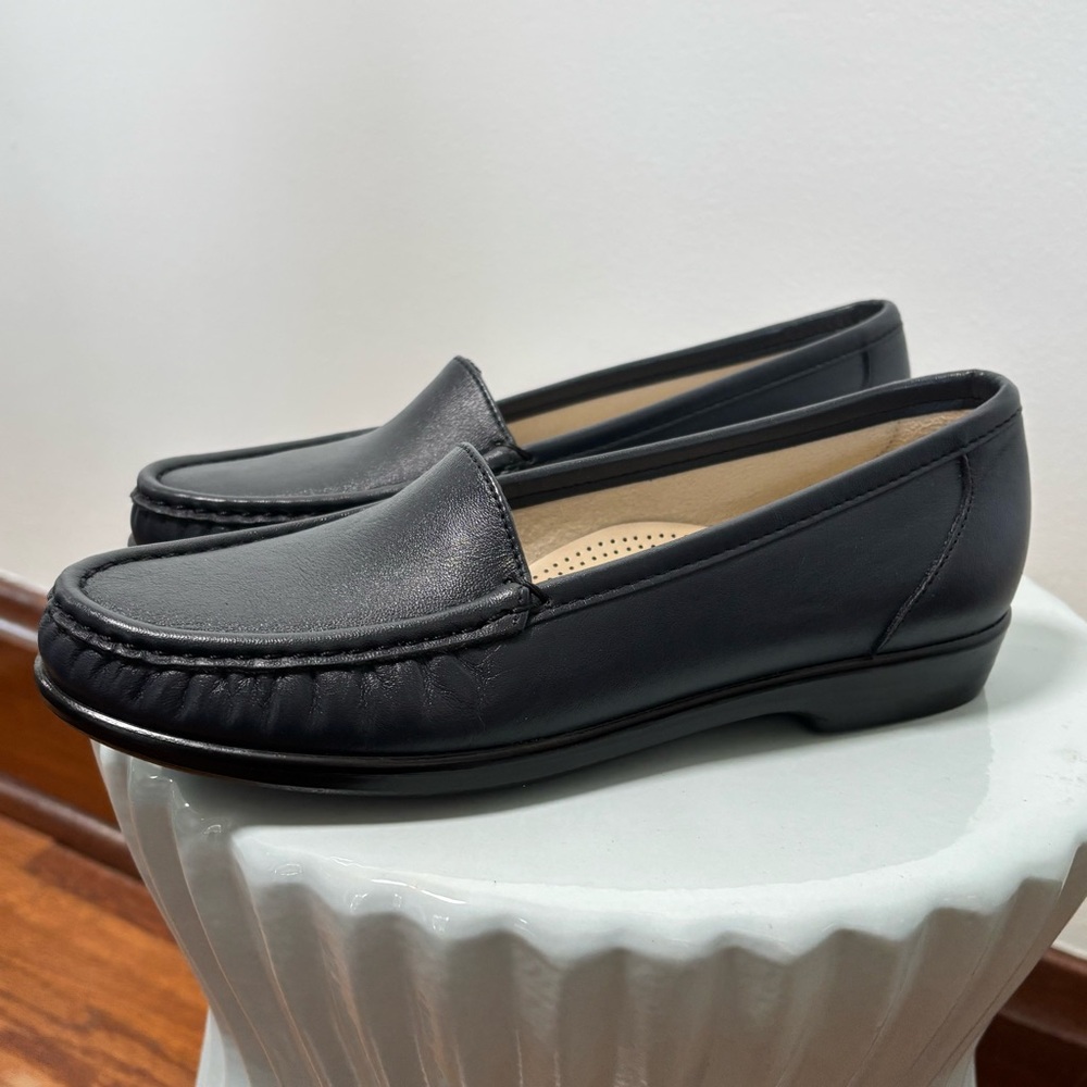 SAS Leather Loafers - NAVY - New w/o tags - 7.5